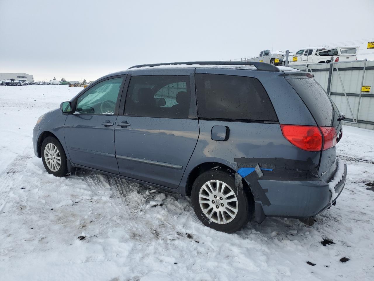 2007 Toyota Sienna - Image 2
