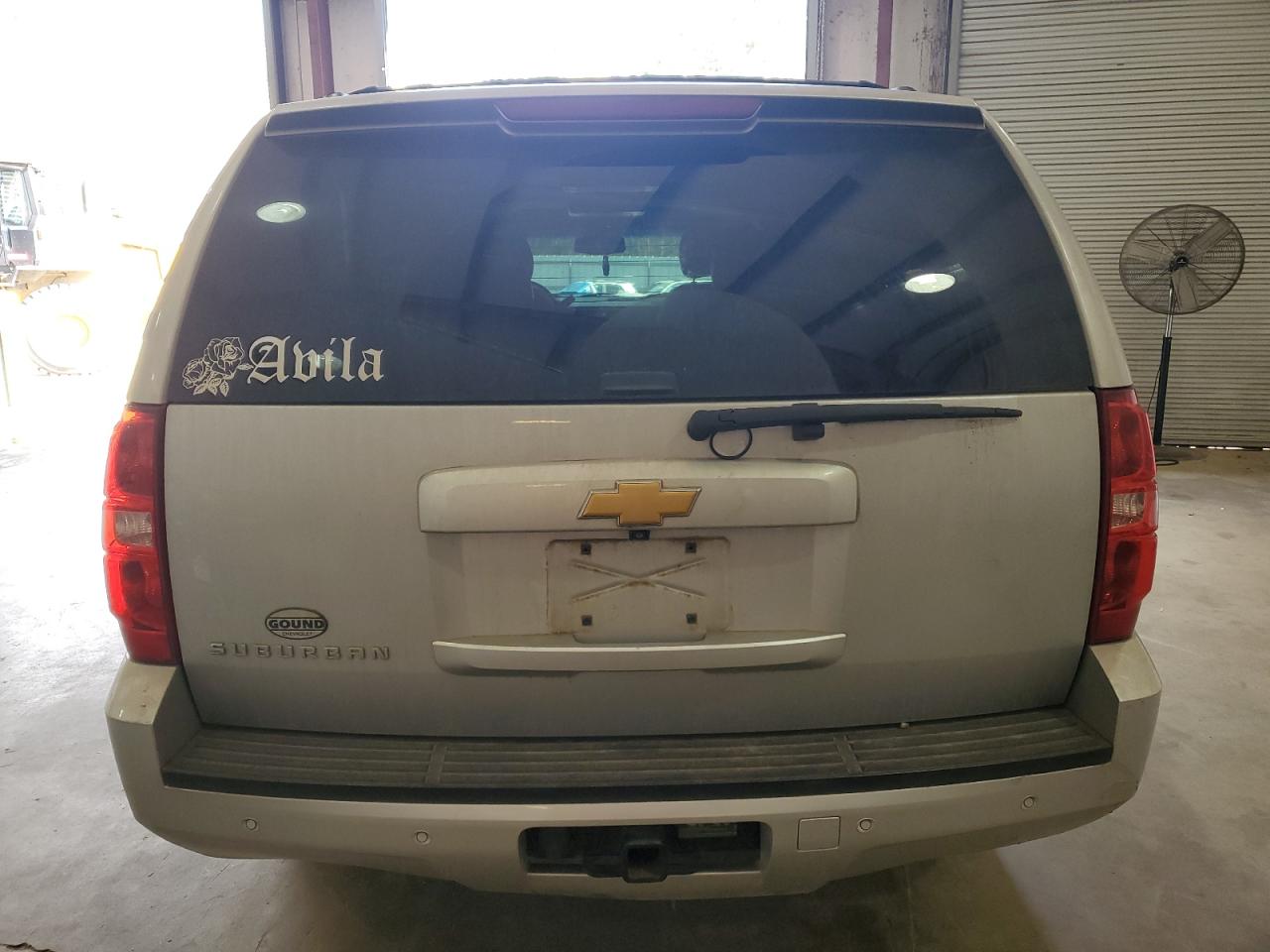 2014 Chevrolet Suburban - Image 6