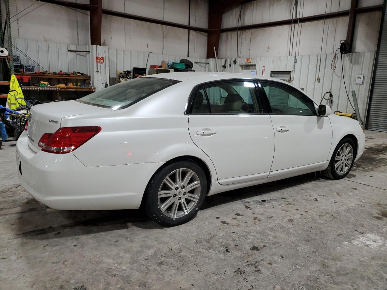 2006 Toyota Avalon - Image 3