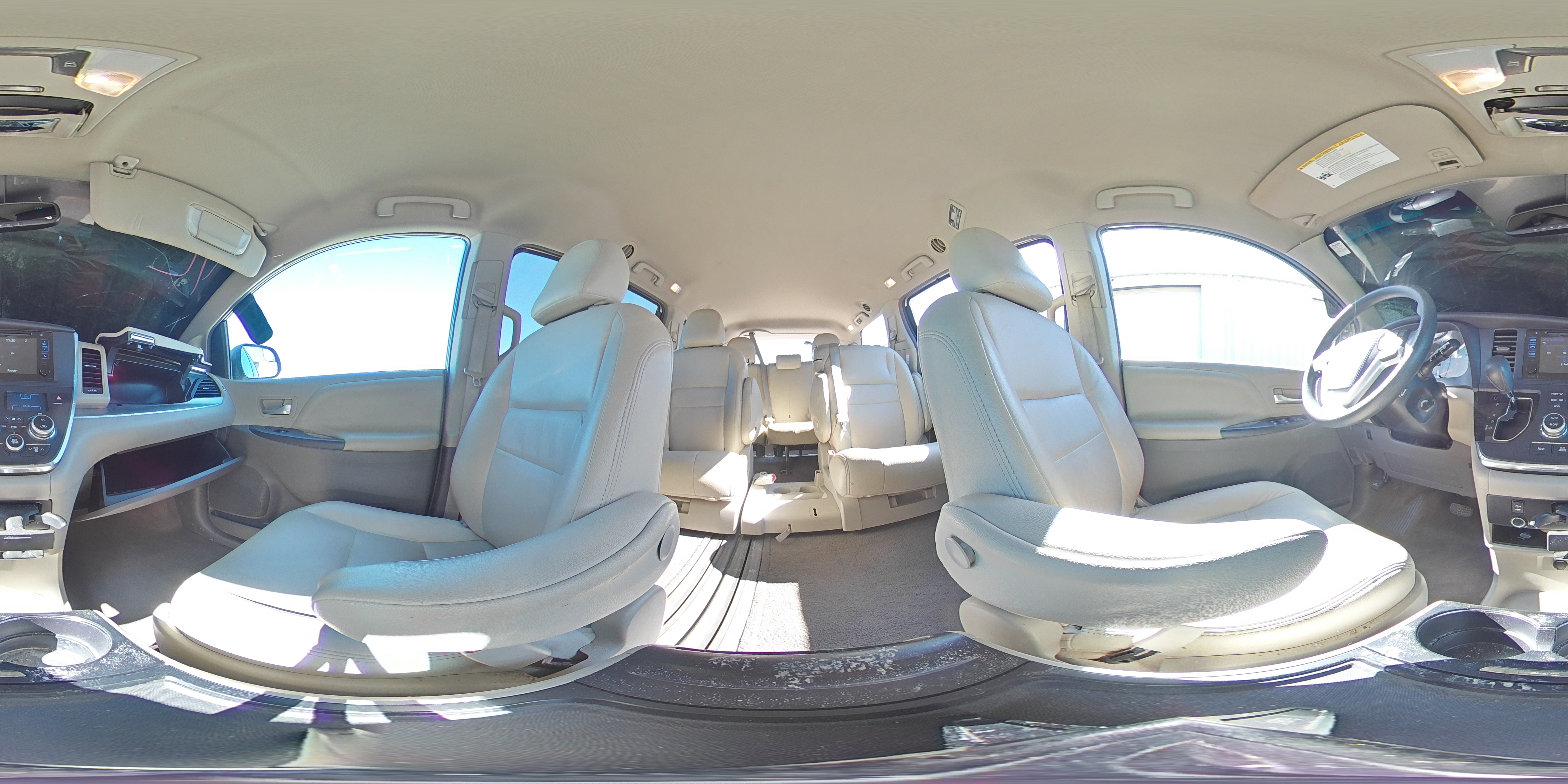 2015 Toyota Sienna - Image 15