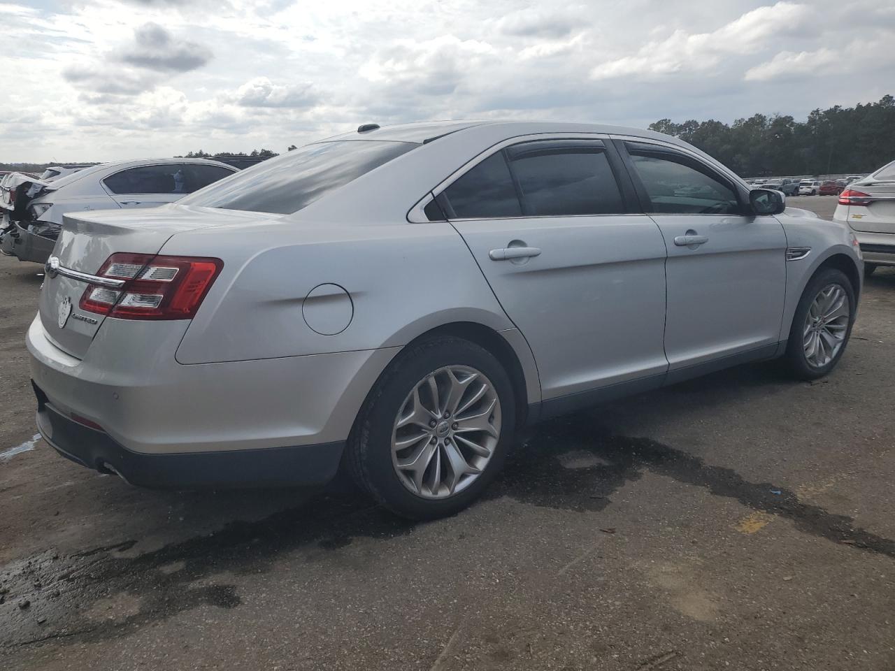 2014 Ford Taurus - Image 3
