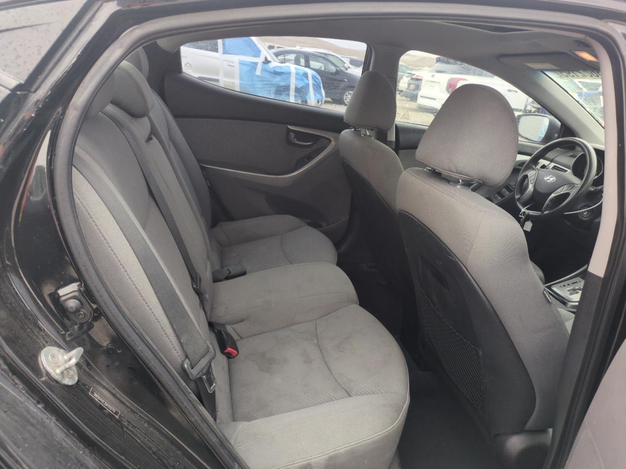2013 Hyundai Elantra - Image 10
