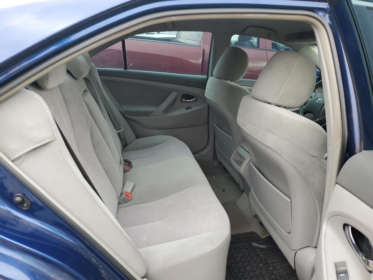 2011 Toyota Camry - Image 10