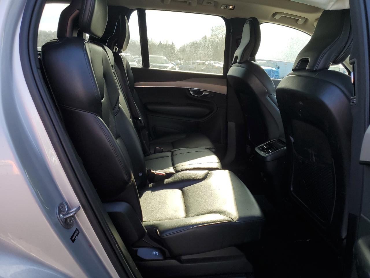 2022 Volvo XC90 - Image 12