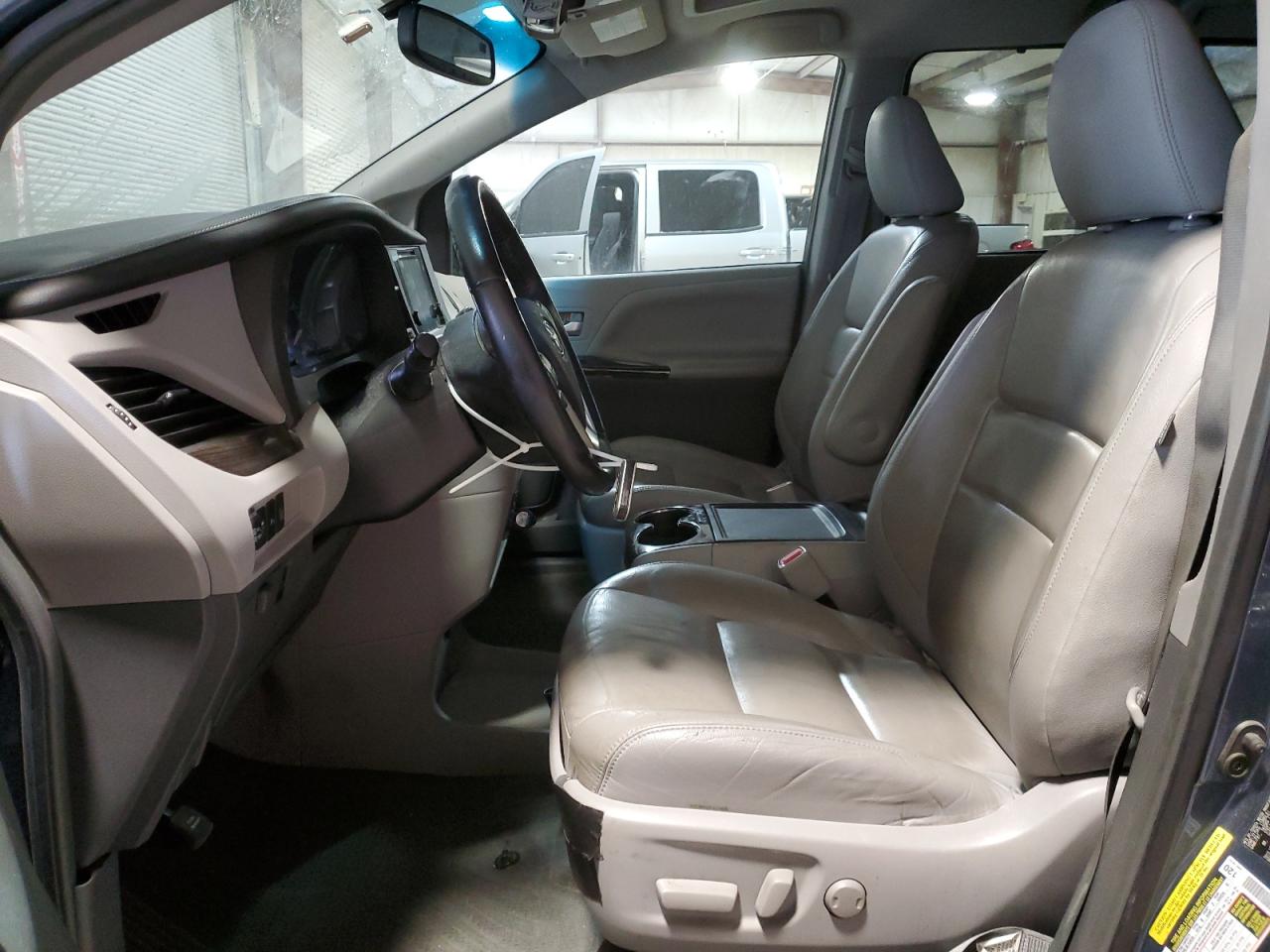2015 Toyota Sienna - Image 7