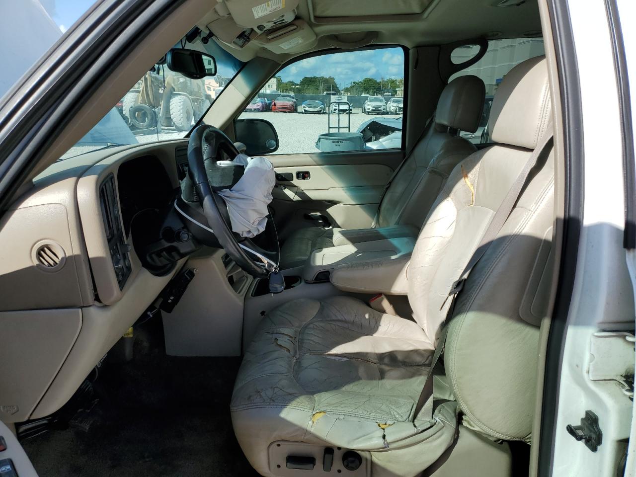 2001 Chevrolet Tahoe - Image 7
