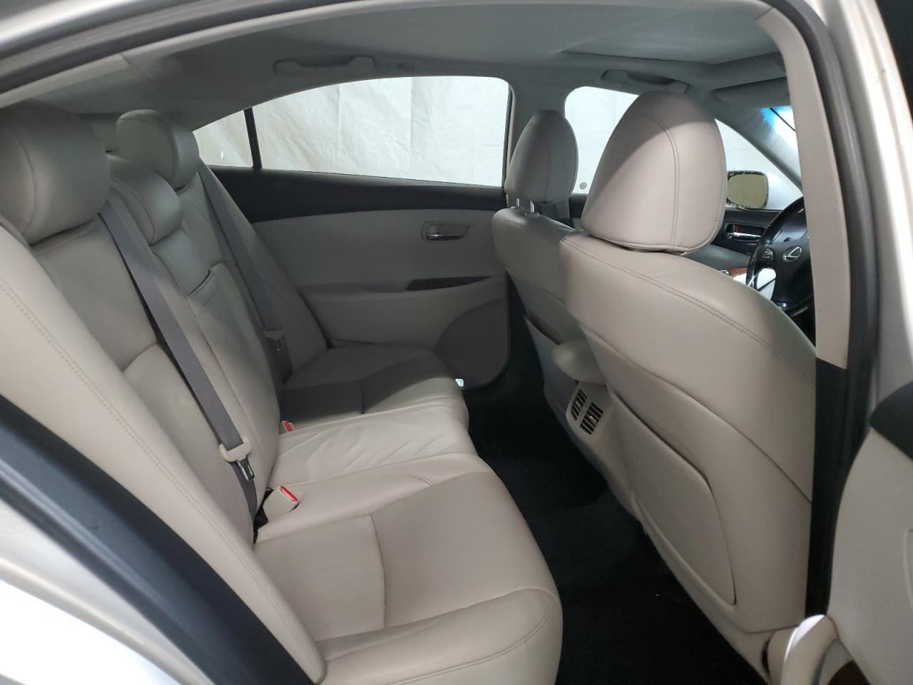 2010 Lexus ES - Image 10