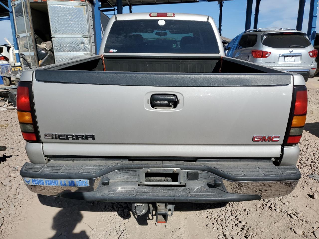 2005 GMC Sierra - Image 6