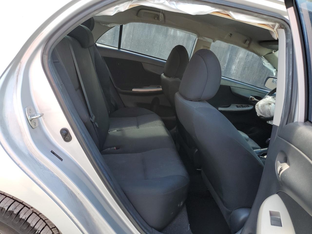 2010 Toyota Corolla - Image 11
