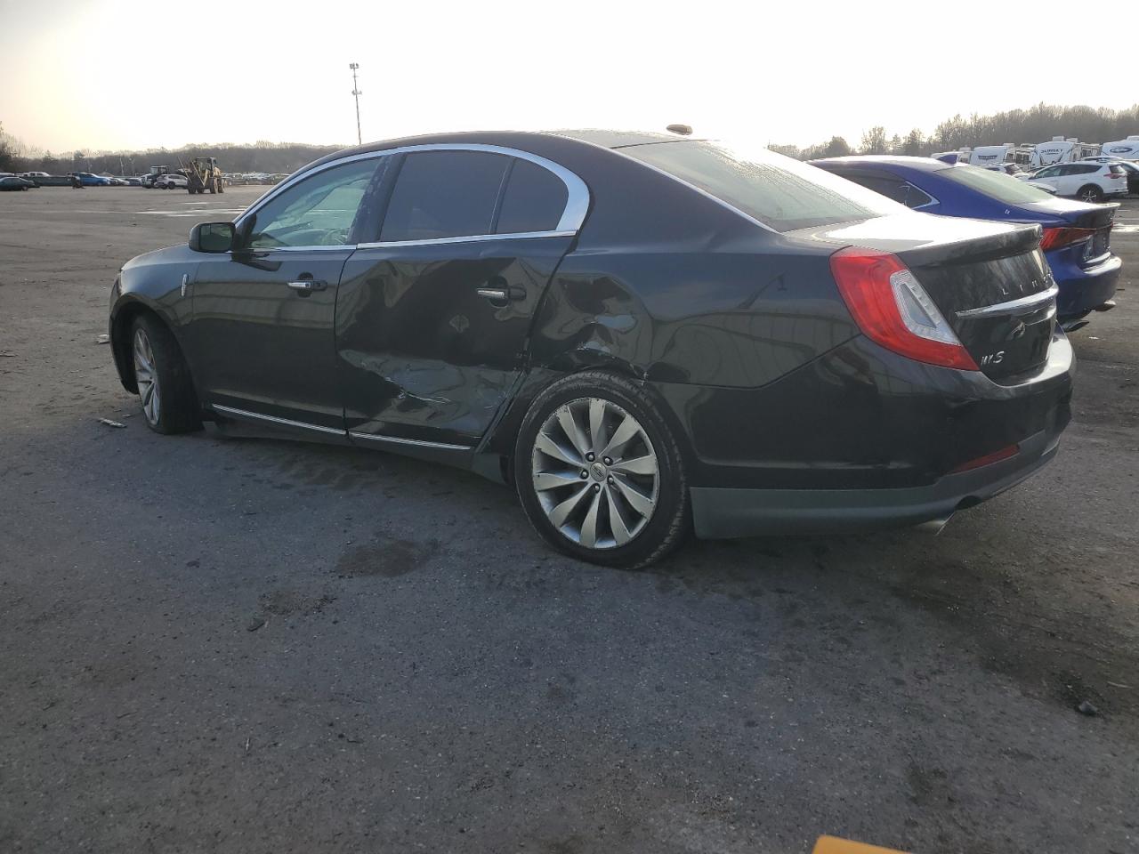 2016 Lincoln MKS - Image 2