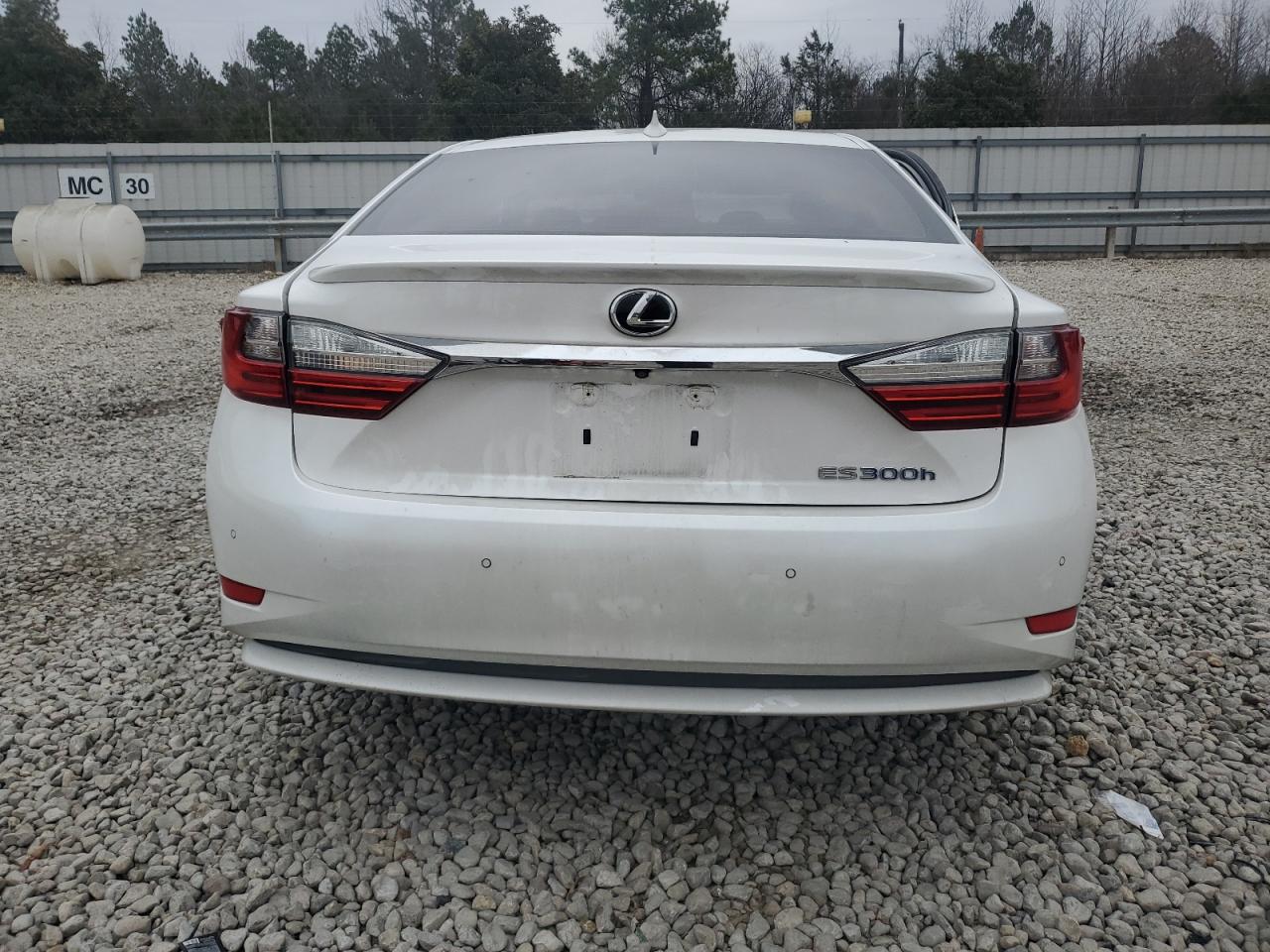 2016 Lexus ES - Image 6