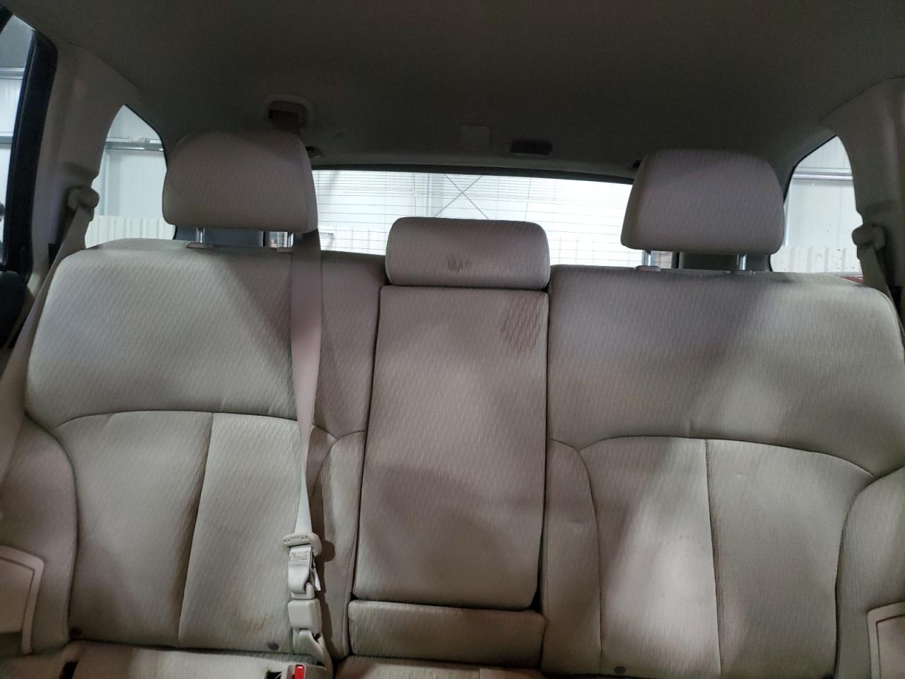 2011 Subaru Outback - Image 10