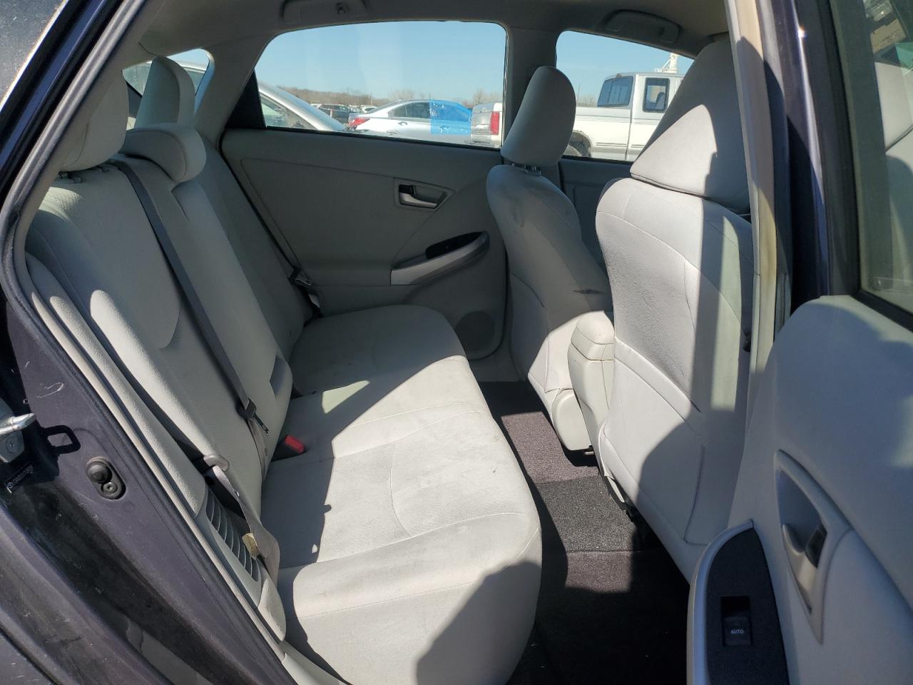 2012 Toyota Prius - Image 10