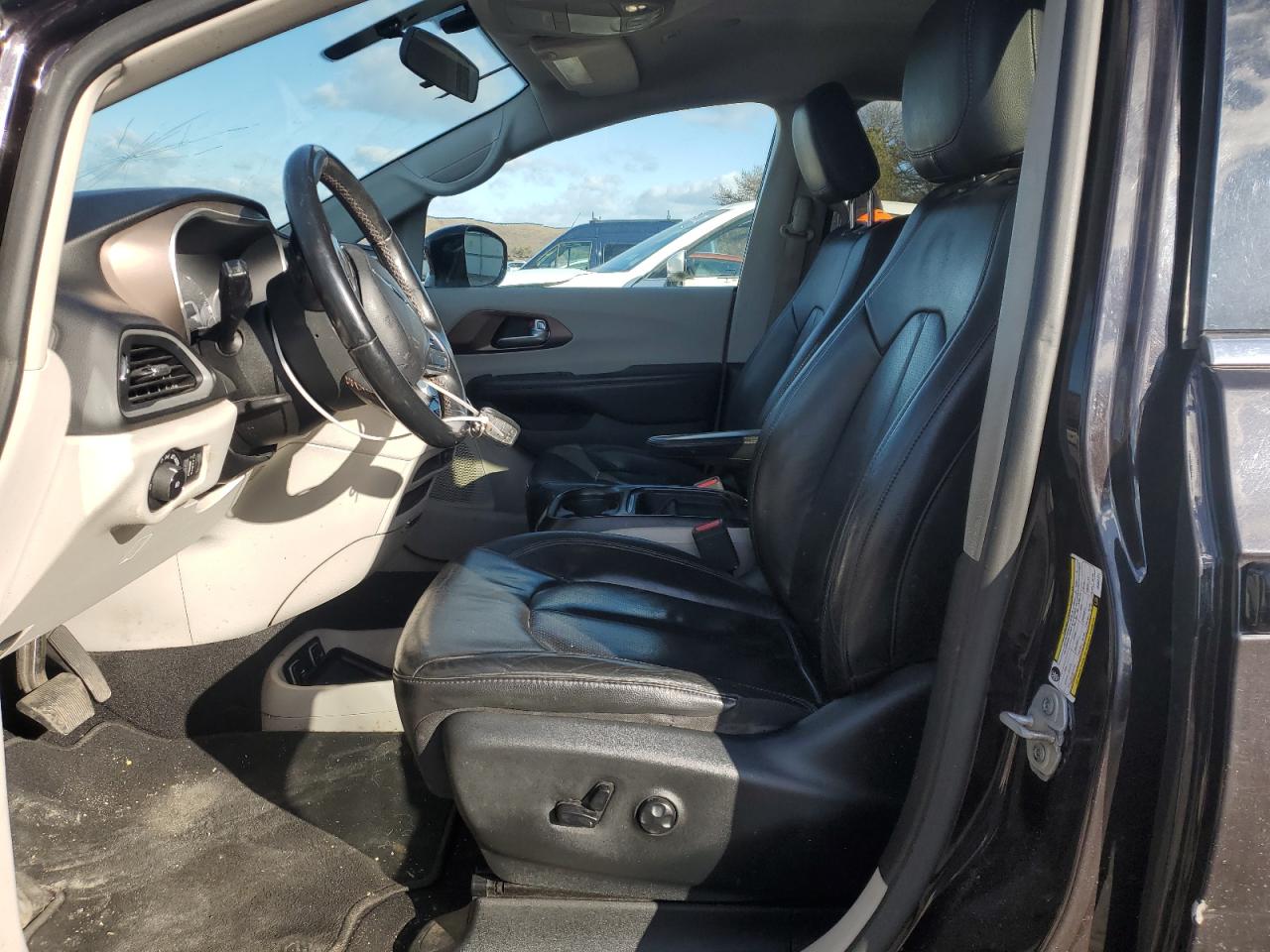 2018 Chrysler Pacifica - Image 7