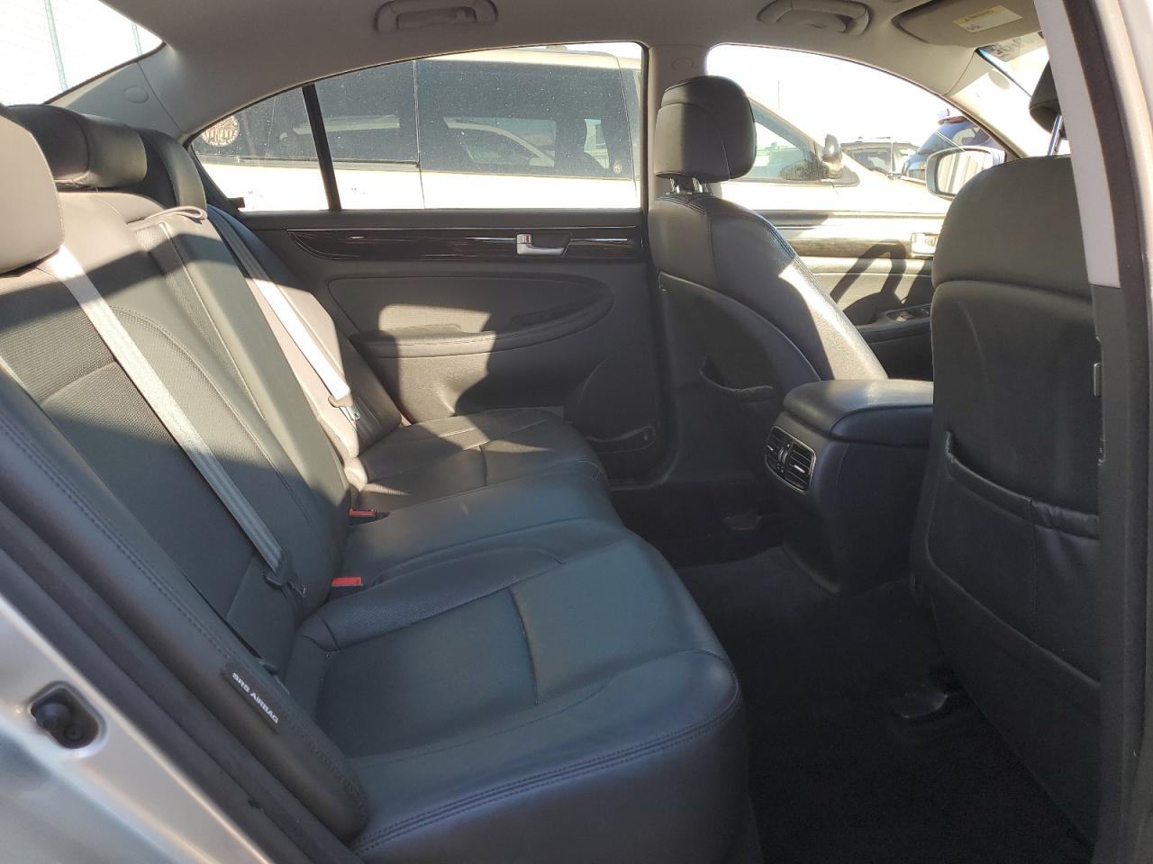 2013 Hyundai Genesis - Image 10