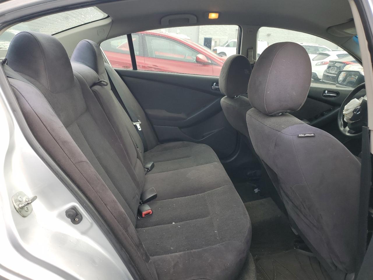 2011 Nissan Altima - Image 10