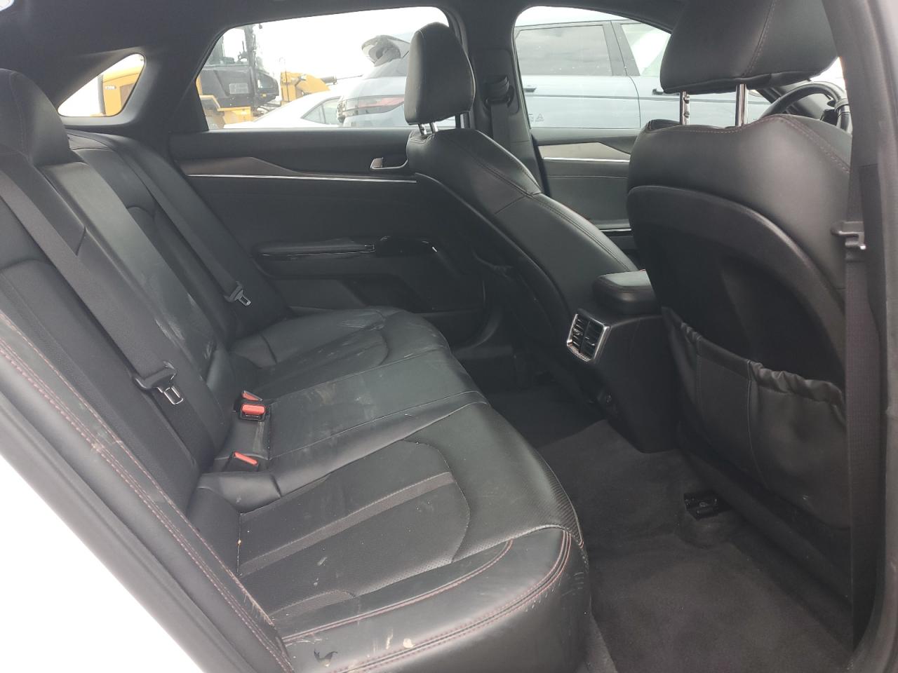 2022 Kia K5 - Image 10