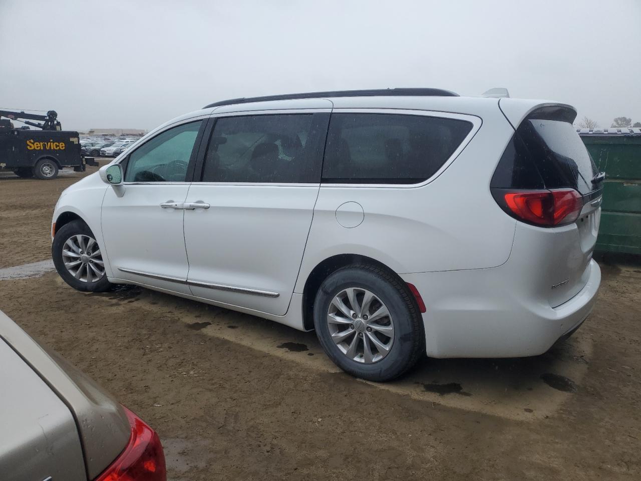 2017 Chrysler Pacifica - Image 2