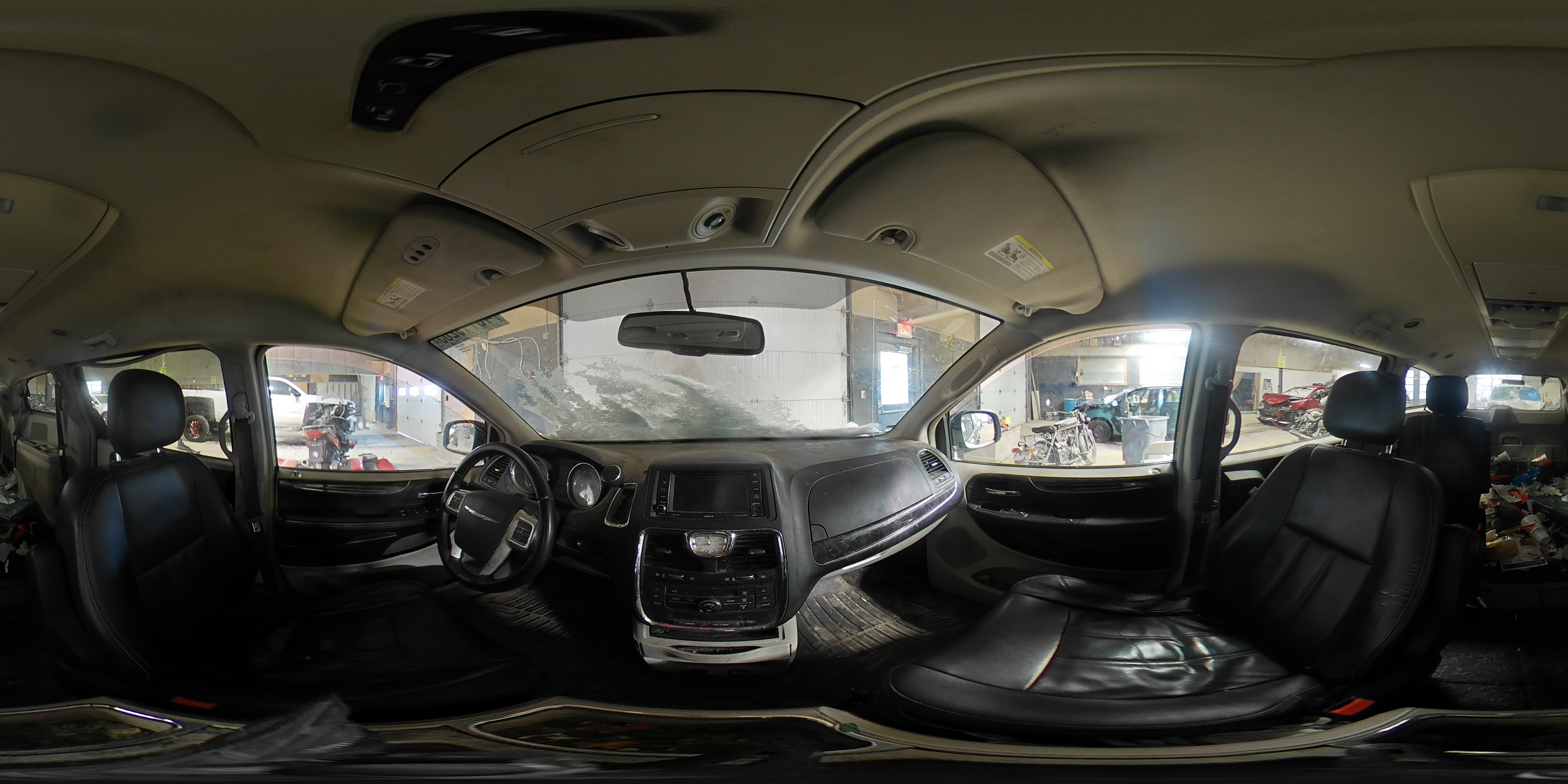 2014 Chrysler Town & Country - Image 13