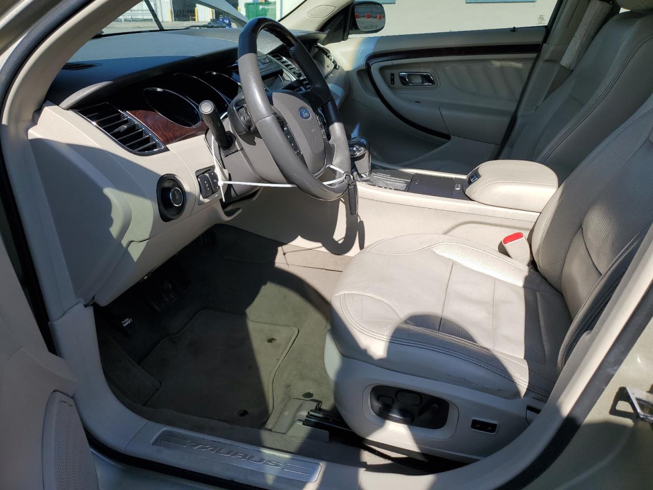 2010 Ford Taurus - Image 7