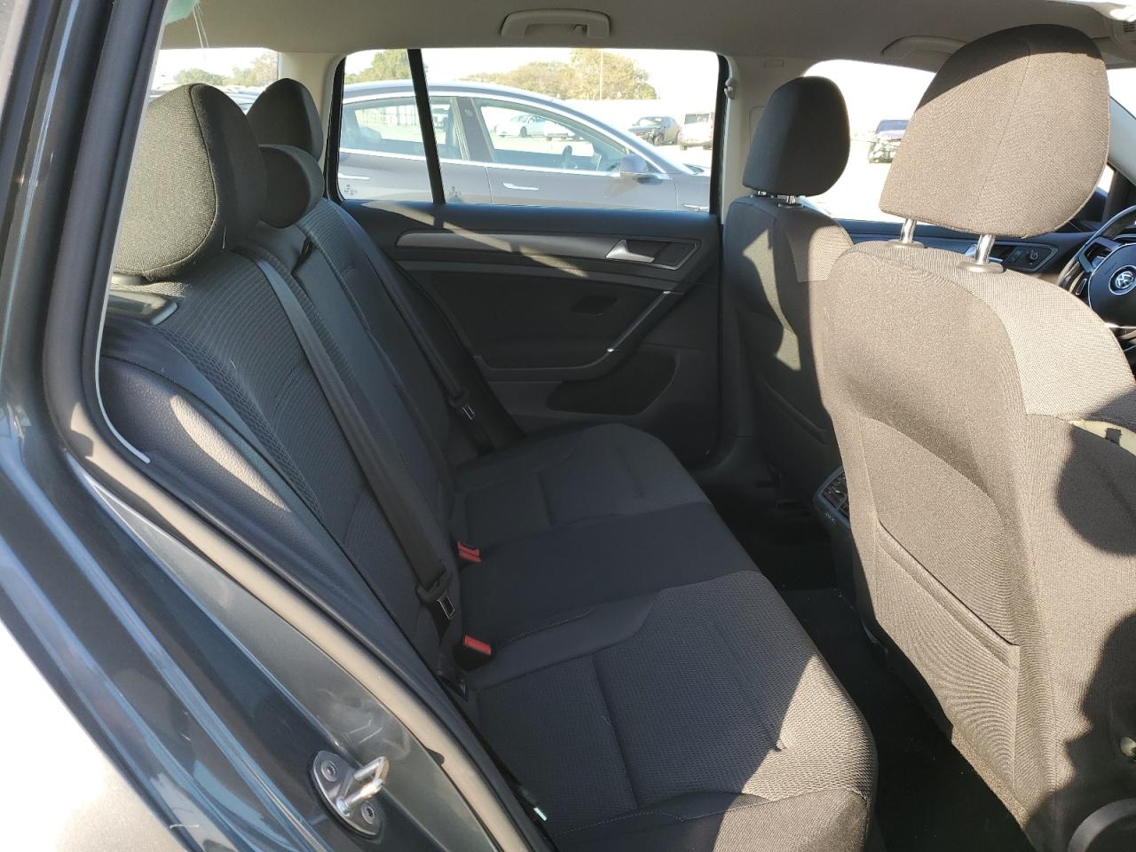 2018 Volkswagen Golf - Image 10