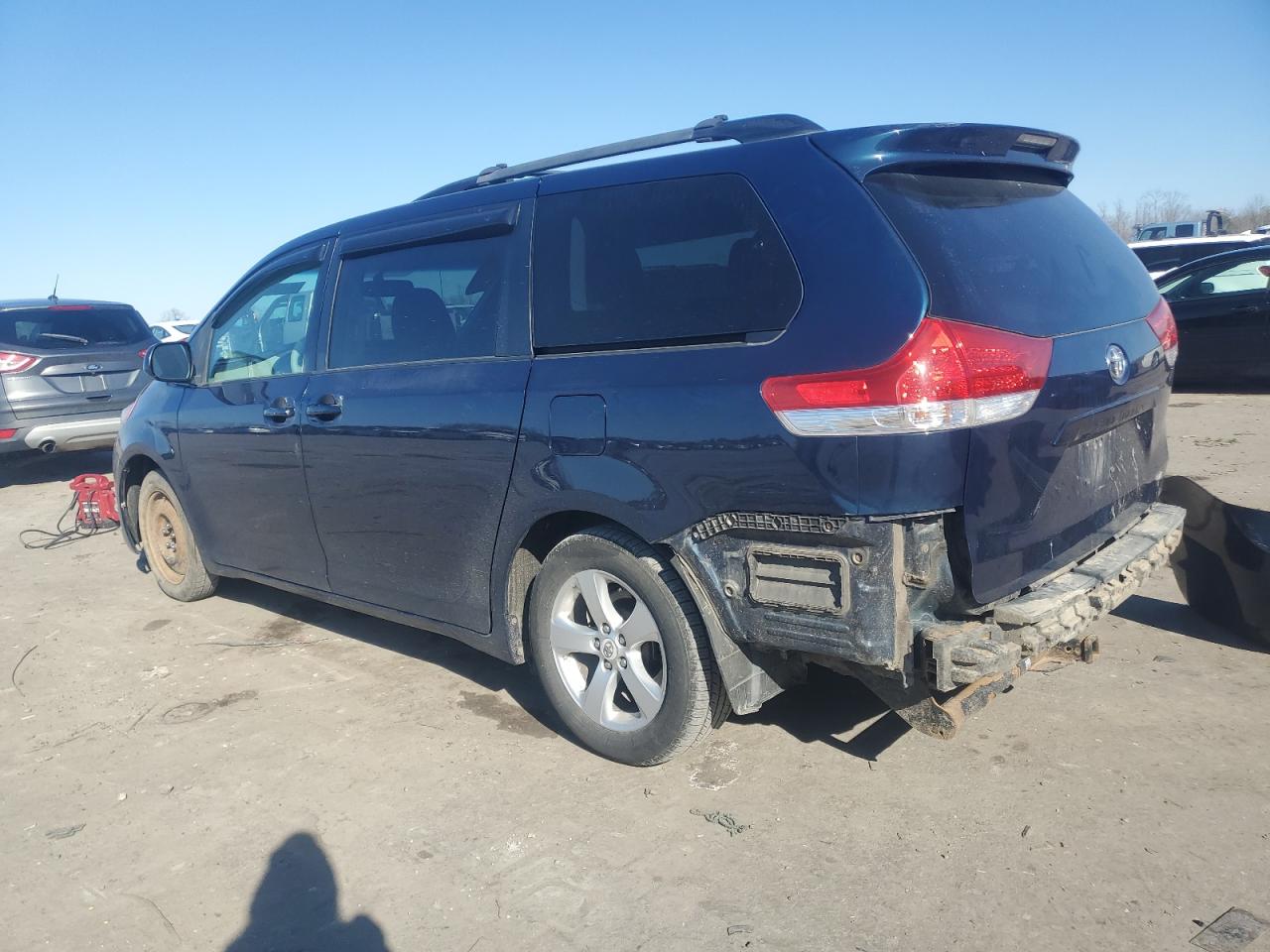 2011 Toyota Sienna - Image 2