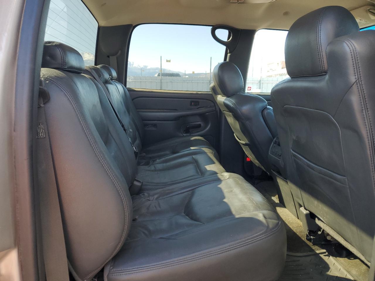 2004 GMC Sierra - Image 10