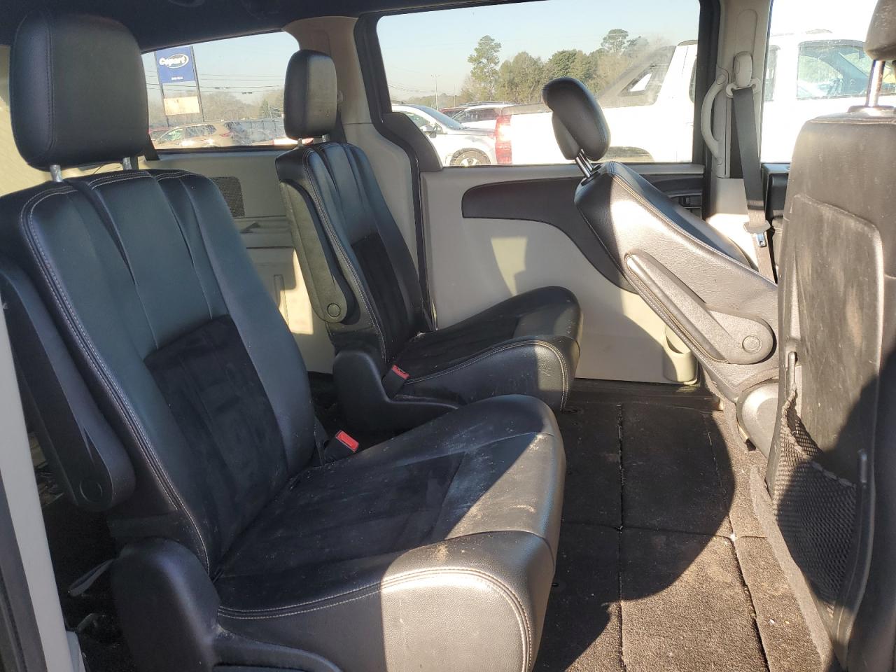 2017 Dodge Caravan - Image 12