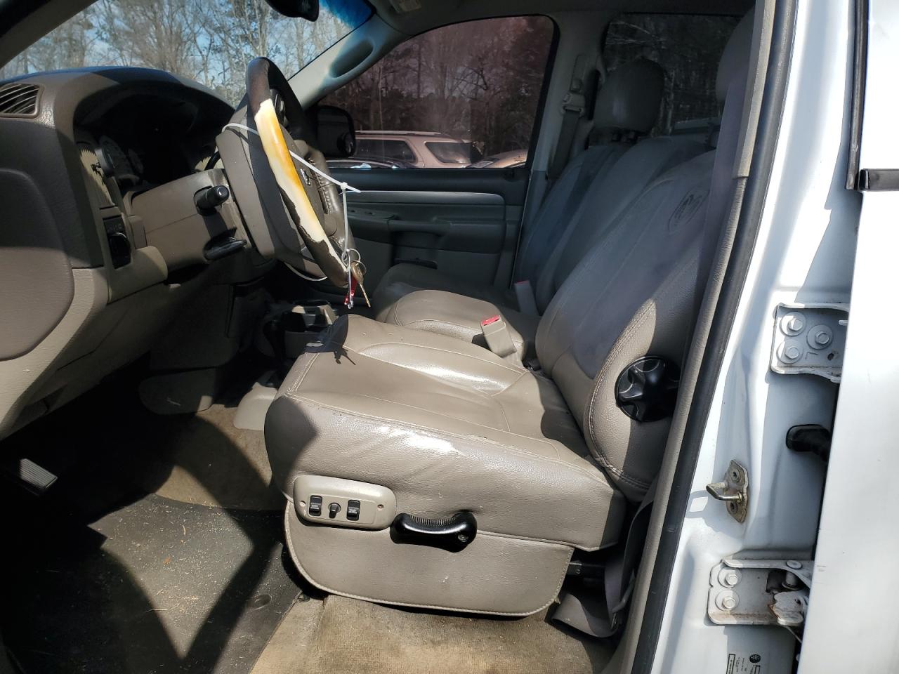 2005 Dodge RAM - Image 7