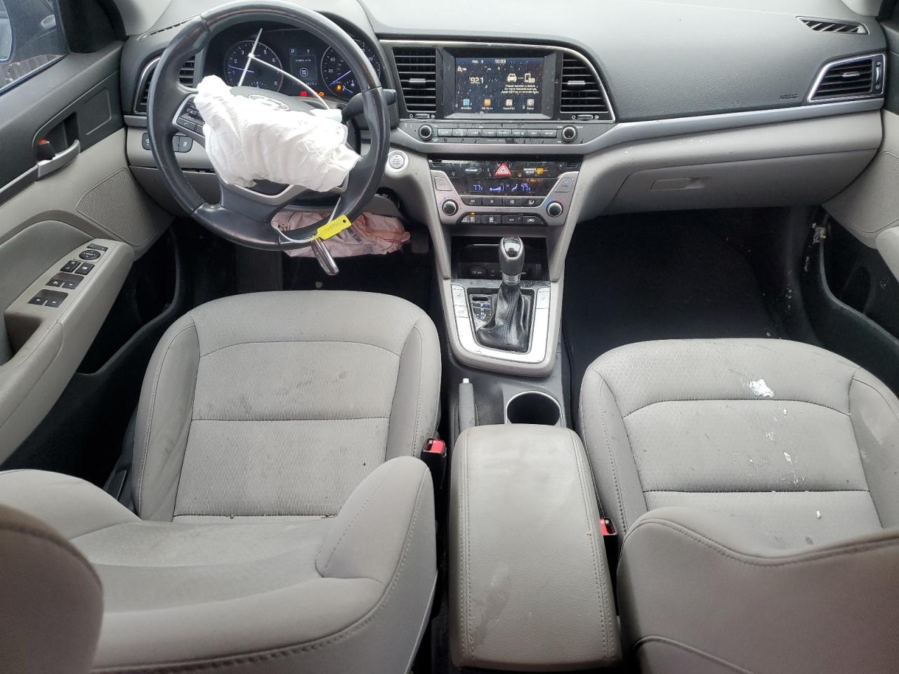 2017 Hyundai Elantra - Image 8