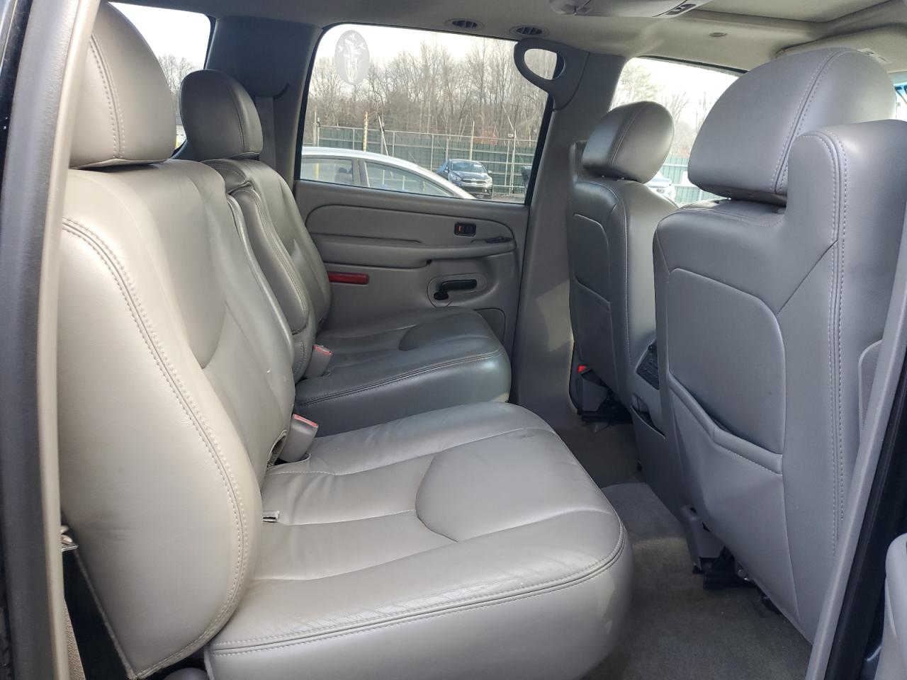 2006 Chevrolet Suburban - Image 11