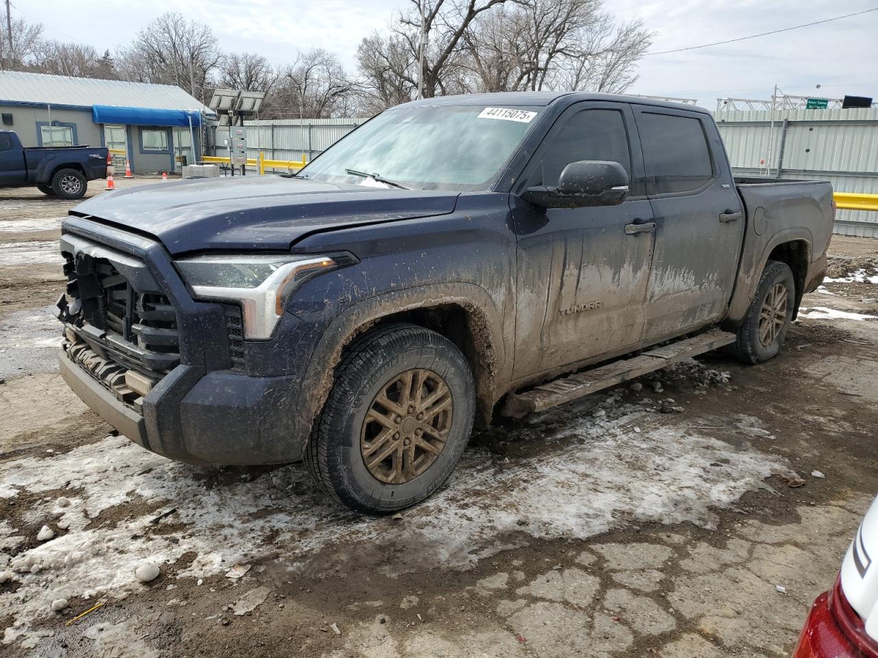 2022 Toyota Tundra Crewmax Sr на продаже в Wichita, KS - Front End