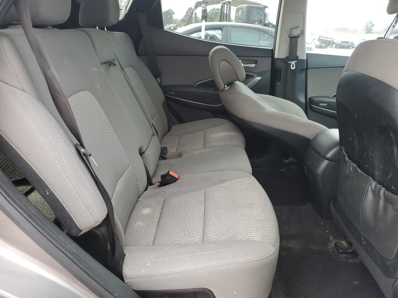2018 Hyundai Santa Fe - Image 12