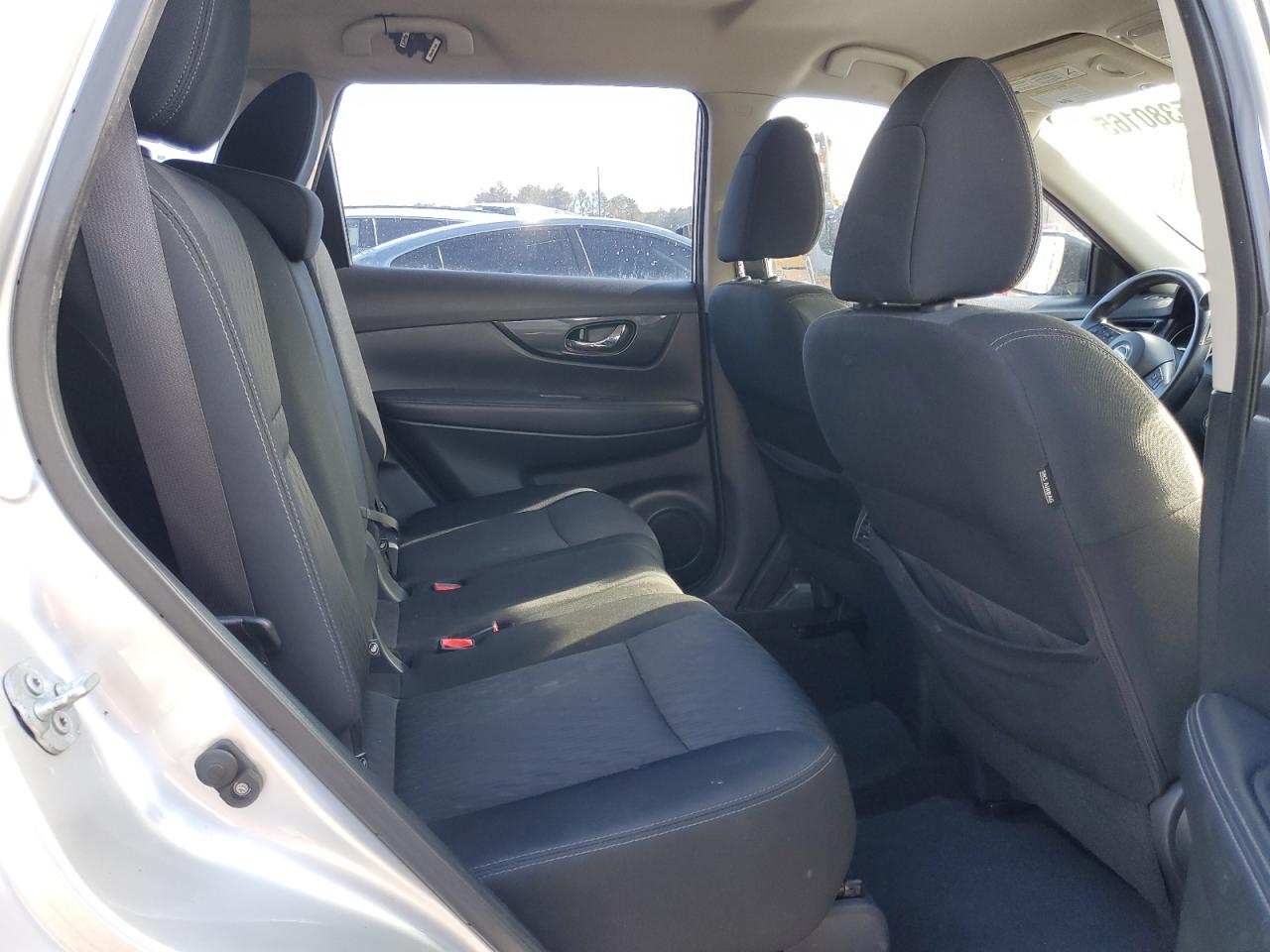 2017 Nissan Rogue - Image 11