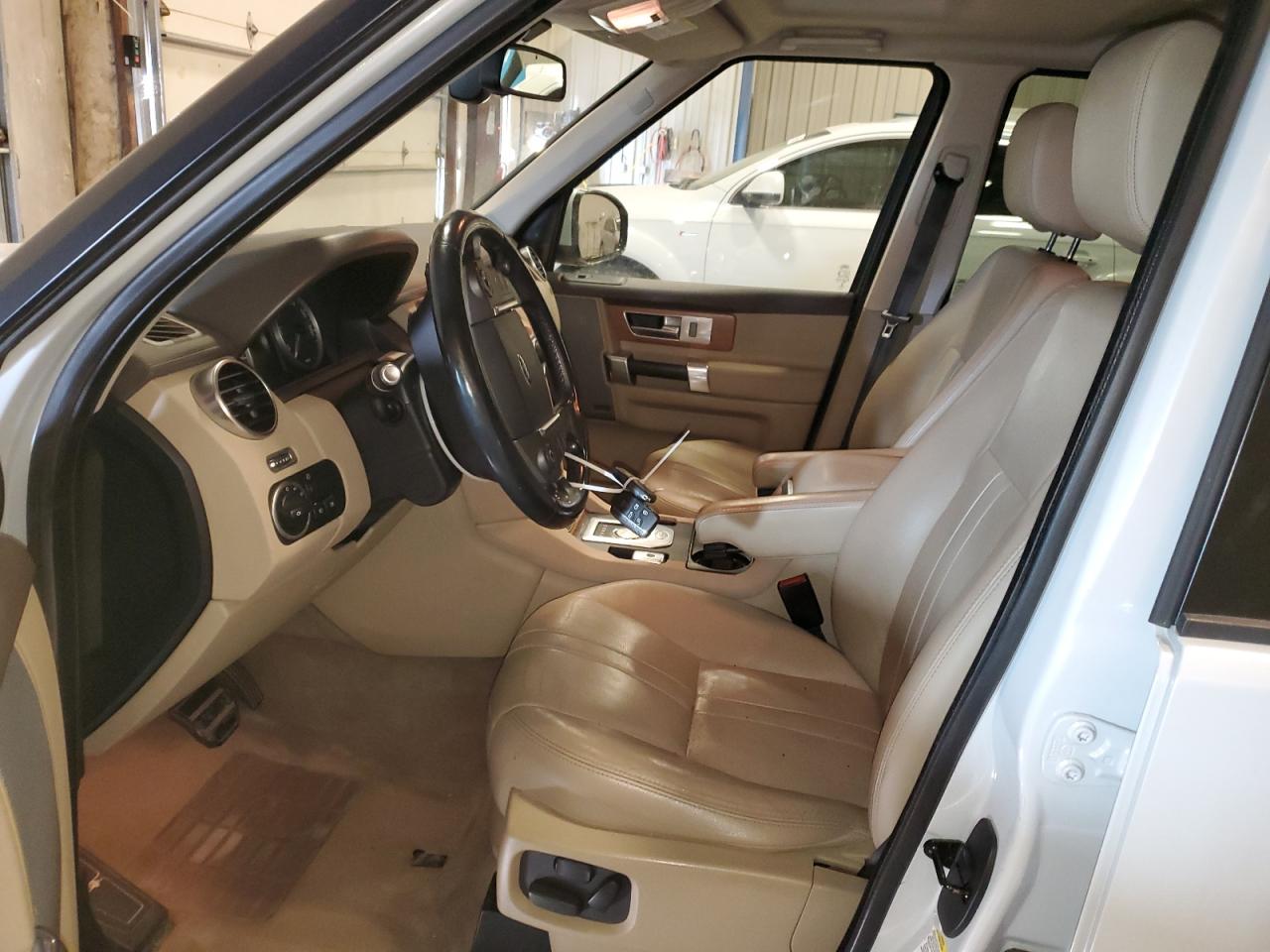 2016 Land Rover LR4 - Image 7