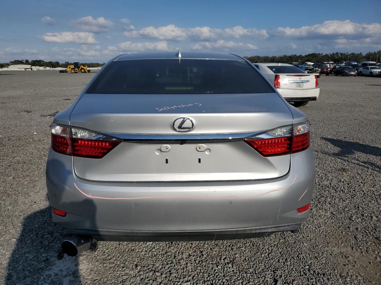 2015 Lexus ES - Image 6
