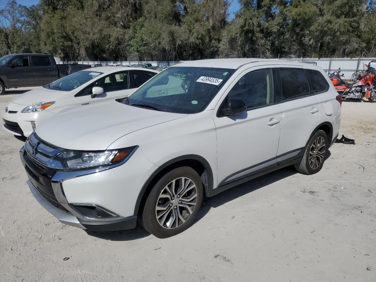2016 Mitsubishi Outlander - Image 1