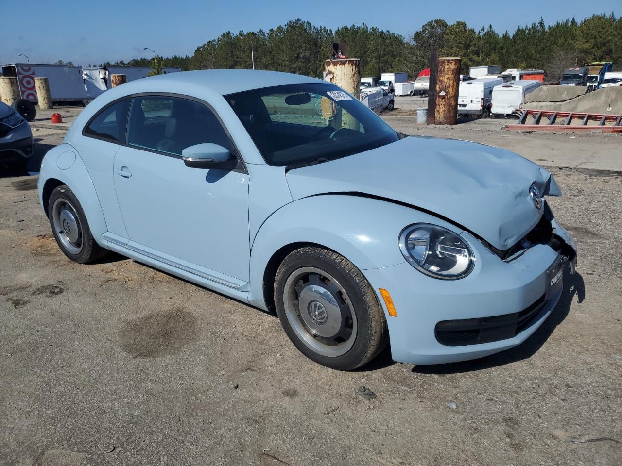 2013 Volkswagen Beetle - Image 4