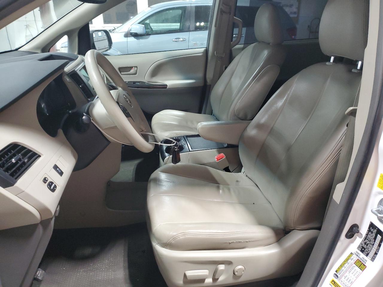 2011 Toyota Sienna - Image 7