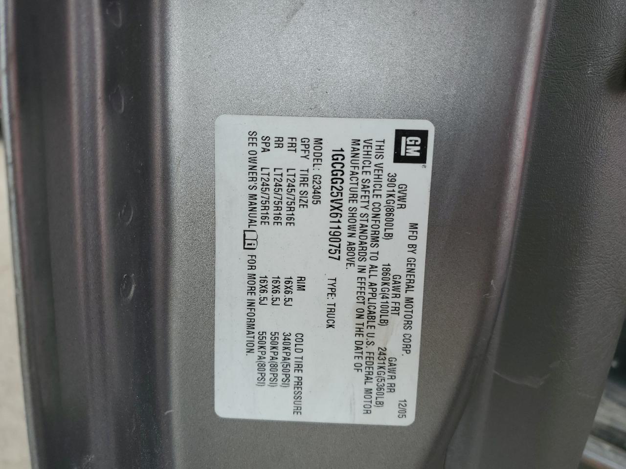 2006 Chevrolet Express - Image 12