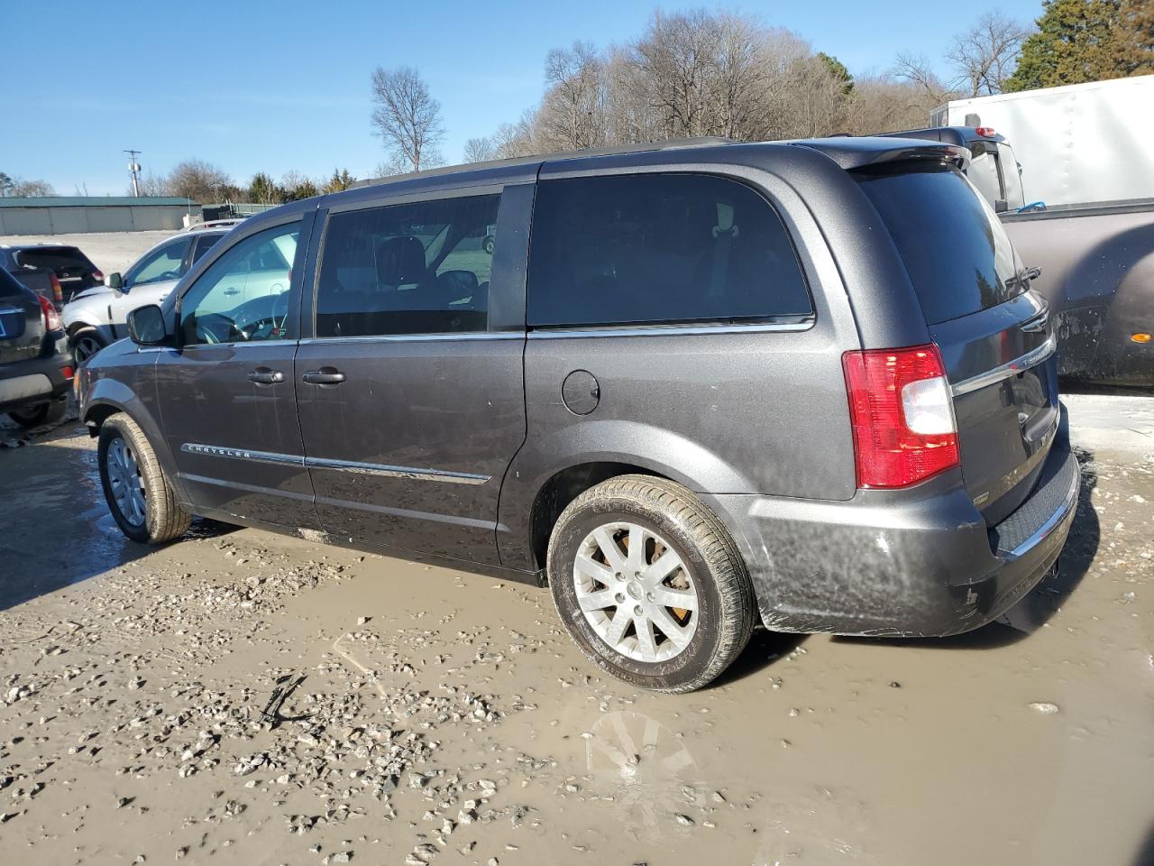 2016 Chrysler Town & Country - Image 2