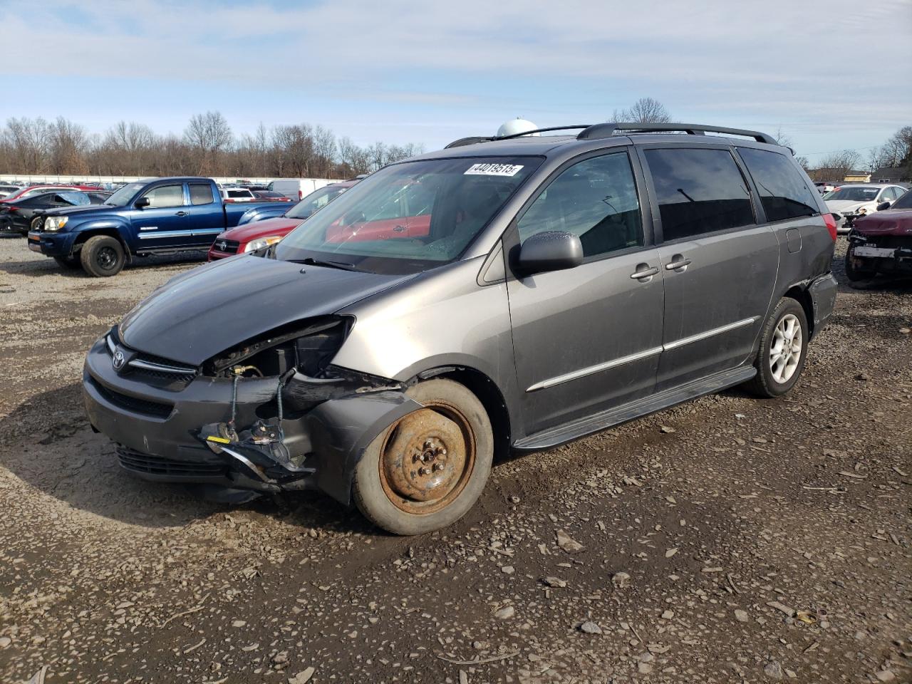 2004 Toyota Sienna - Image 1