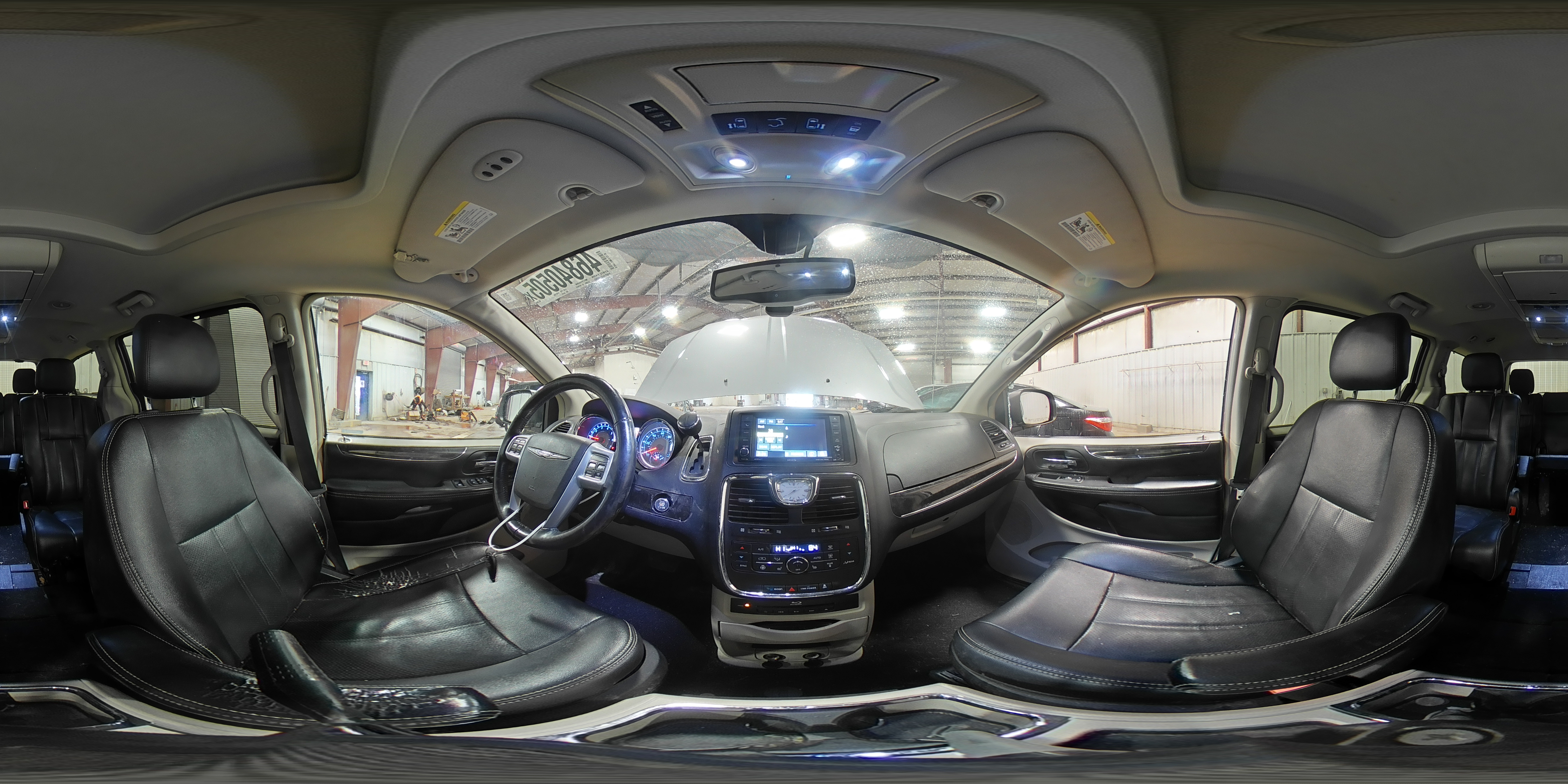 2014 Chrysler Town & Country - Image 16