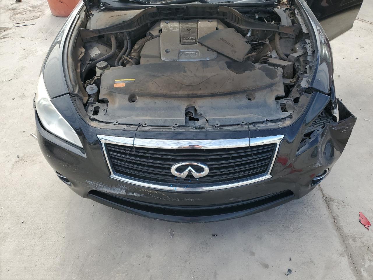 2011 Infiniti M - Image 11