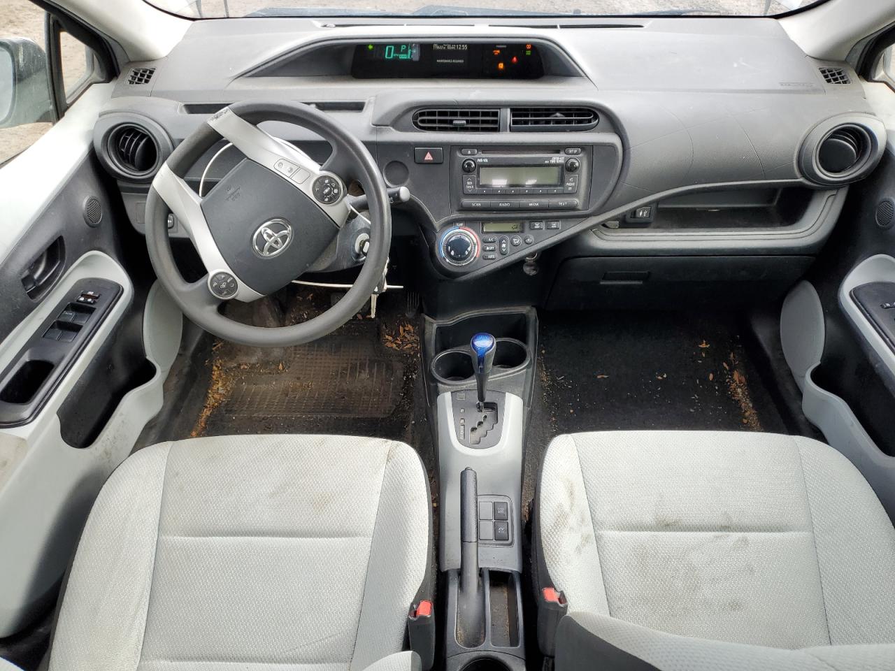 2013 Toyota Prius - Image 8