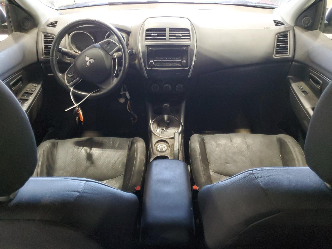 2014 Mitsubishi Outlander - Image 8