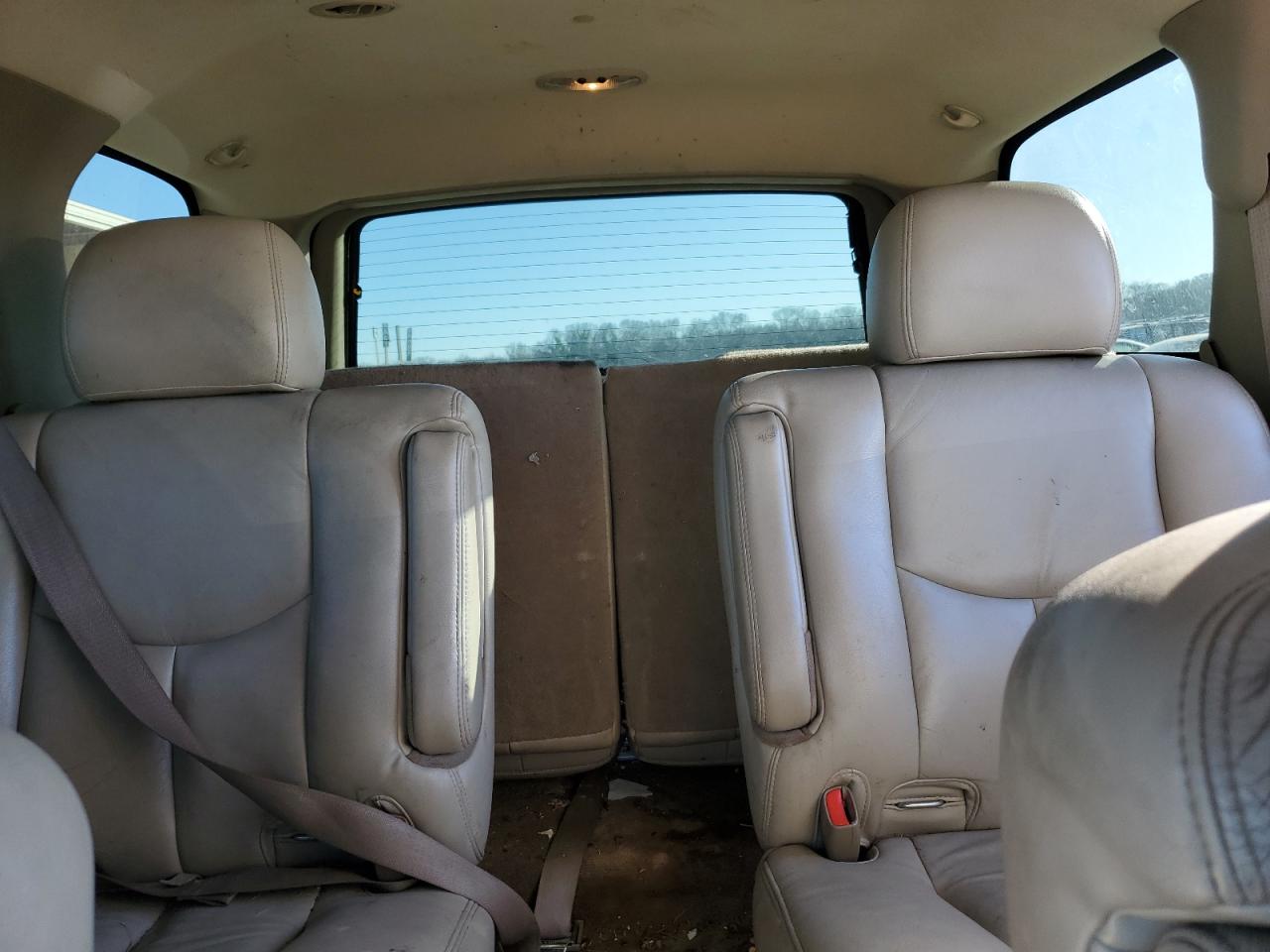 2004 Chevrolet Tahoe - Image 10