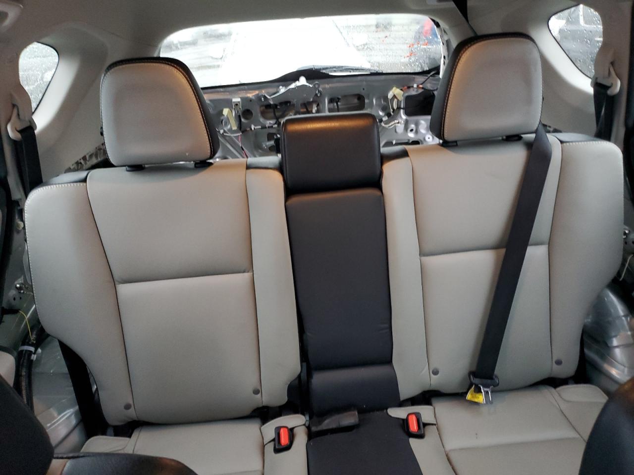 2018 Toyota RAV 4 - Image 10