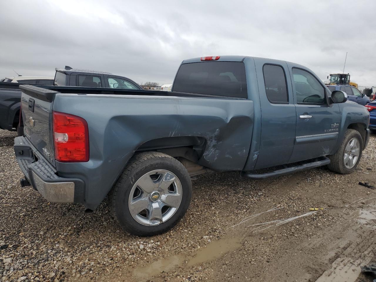 2011 Chevrolet Silverado - Image 3