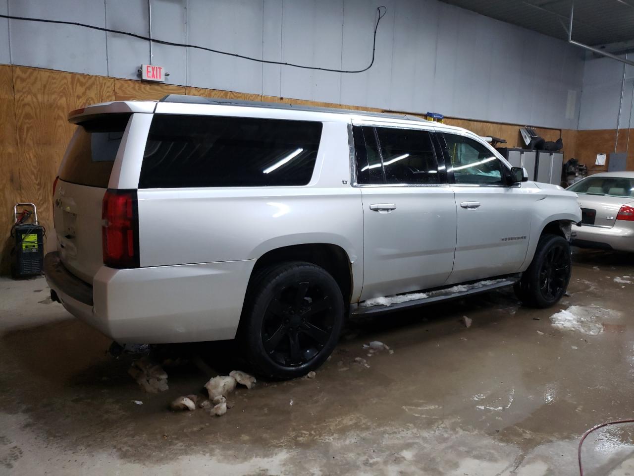 2015 Chevrolet Suburban - Image 3